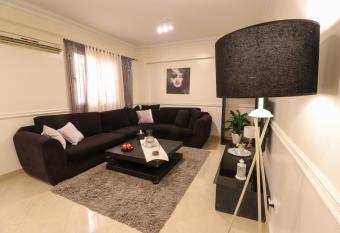Luxurious 3 bedrooms flat in a premium location has rooms with a private hot tub