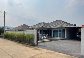 Saeng Neua Pool Villa Kaeng Krachan                                                                                   has Balcony rooms