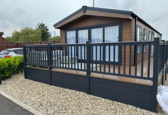 Kingfisher Lodge allows 18 year olds to book a room