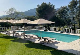 Le Mas Ba  eta has Balcony rooms