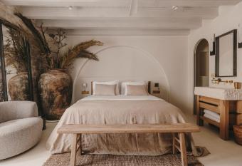 Palazzo Caterina allows 18 year olds to book a room