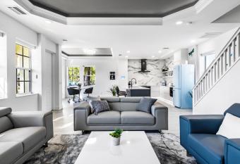 Chic & Cozy River District Townhouse has Balcony rooms