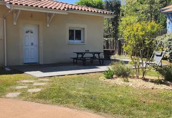 Charmante maison    2 pas du lac de Biscarosse has Balcony rooms