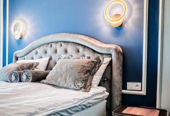 Hanza Tower 14th floor cityview, balcony, sauna, pool, jacuzzi has rooms with a private hot tub