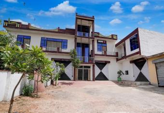 OYO Hotel Royal Park allows 18 year olds to book a room