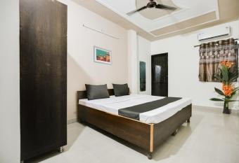 OYO NAZ GUEST HOUSE allows 18 year olds to book a room