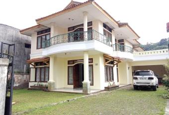 Vila Ldx has Balcony rooms