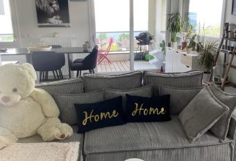 L     l  gance au bord du Lac has Balcony rooms