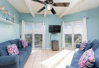 Aquarius 408 has Balcony rooms