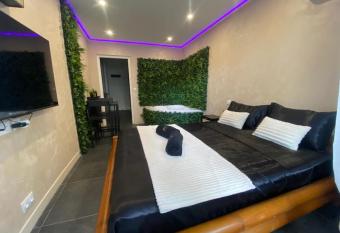 LZ Private Room Jungle has Balcony rooms