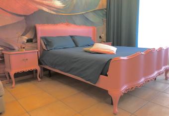 Menaggio centro: Gold Luxury Home - 5 ospiti allows 18 year olds to book a room