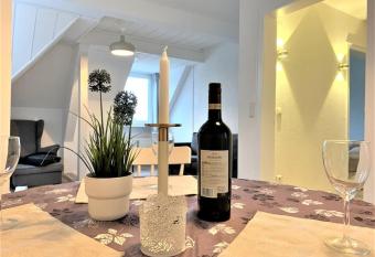 Uni-Klinikum- zentrale Lage von Holsterhausen allows 18 year olds to book a room