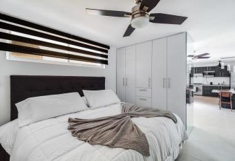 MS Deslumbrante Suite Centrico A11 allows 18 year olds to book a room