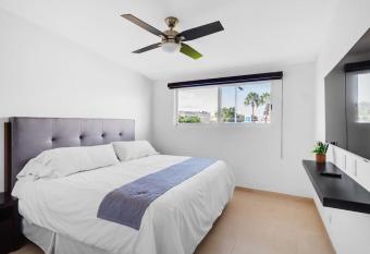 MS Suite Ubicadisima Comodidad Homeoffice A33 allows 18 year olds to book a room