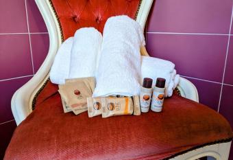 B&B Dea has rooms with a private hot tub