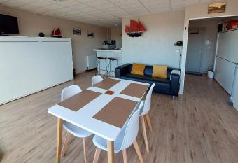 Depannemarkt has Balcony rooms