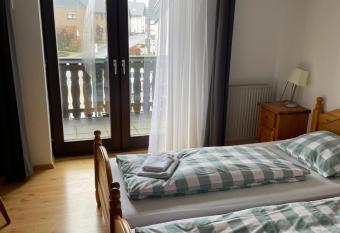 Landgasthaus zum Lammersdorferhof has Balcony rooms