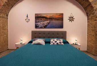 La finestra sul borgo has Balcony rooms