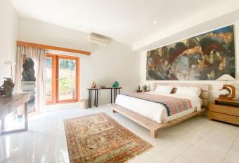 Orchid Villa has rooms with a private hot tub