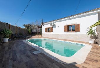 Casa Roja has Balcony rooms
