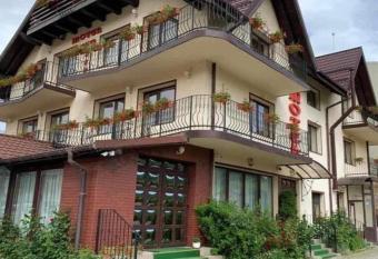 Delorean Motel has Balcony rooms