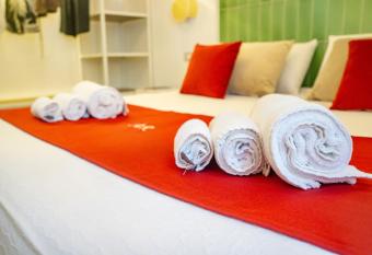 Alya Rooms has Balcony rooms