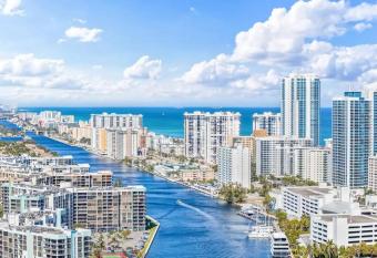 Top Floor Luxury Beach Condo - Amazing Views has Smoking/Balcony rooms