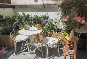 Shanghai CHANEL Style BNB near Nanjing Road has Balcony rooms