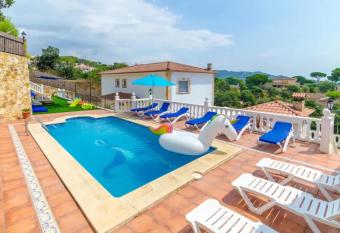 Villa Mansory has Smoking rooms