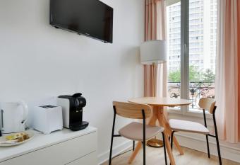 Comfortable studio renovated at the gates of Paris allows 18 year olds to book a room