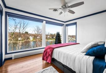 Waterfront 5 Bedroom Near Bwi Annapolis Baltimore has Balcony rooms