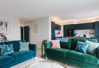 DB Stays- Pier West 7 has Balcony rooms