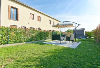 Queen Venice Fly Apartments has Balcony rooms