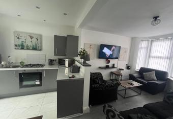 Stefanos 3 bed house sleeps 8 has Balcony rooms