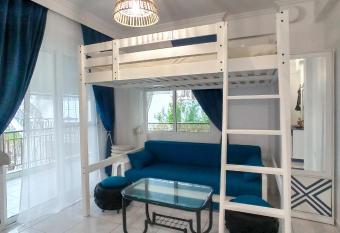 Josuaz Blue Apartment has Balcony rooms