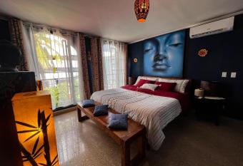 Luxury Rooms Tocumen Airport with free shuttle return 15 min has Balcony rooms