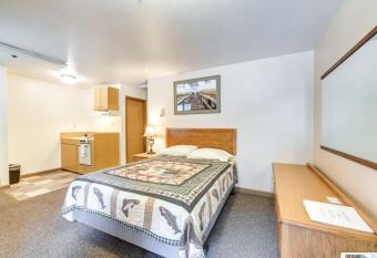 Alpine Inn Motel has Balcony rooms