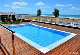 Hotel y Apartamentos Conilsol allows 18 year olds to book a room