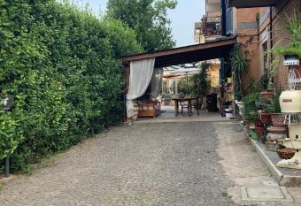 Il Giglio Viola has Balcony rooms