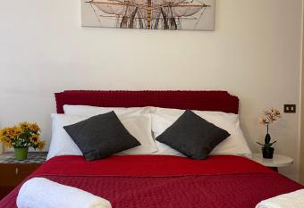 Holiday Colosseum Rome has rooms with a private hot tub