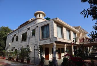 PRITHVI FARM COTTAGE AND VILLA has Balcony rooms