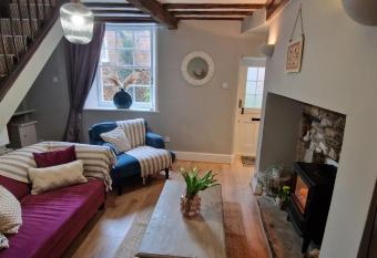 Cosy Cottage in the heart of Sleaford allows 18 year olds to book a room