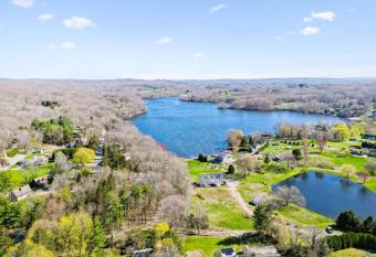 The Cottage At Amos Lake has Balcony rooms