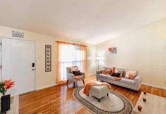 Lavish Stay has Balcony rooms