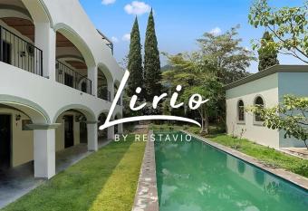 Charming Studio with outdoor pool in Ajijic allows 18 year olds to book a room