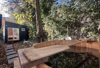 Casa Ega  a has rooms with a private hot tub