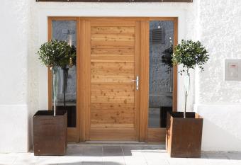 the salt vis    vis has Balcony rooms