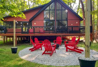 Chalet Cabin w Hot Tub WiFi Firepit Grill Deck has Balcony rooms