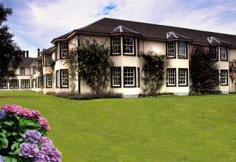 Green Hotel allows 18 year olds to book a room