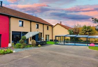 G  te Le Coudray, 7 pi  ces, 12 personnes - FR-1-581-136 has Balcony rooms